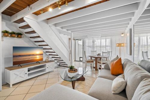 Mooloolaba Casa | Chic 2-Bed Cabin-Style Home by Mooloolaba Beach
