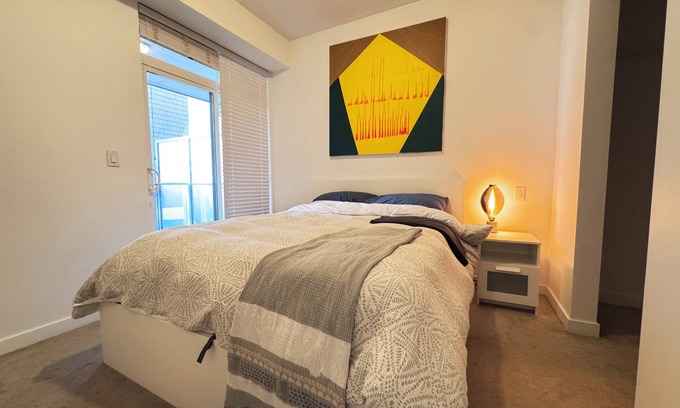 Fleetwood Apartamento | Chic 2-Bed Near Local Hotspots! with fitness room, WiFi