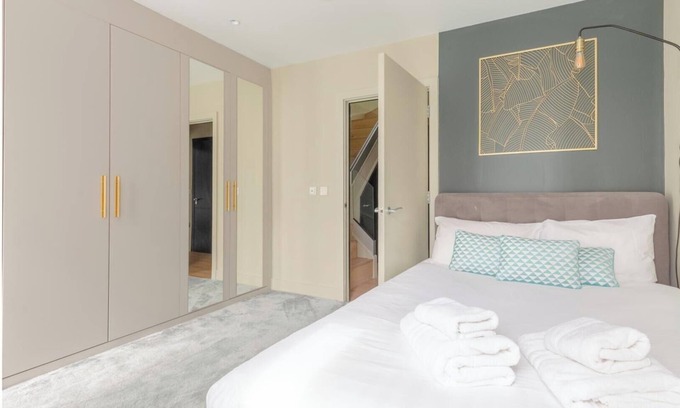Queen's Park Apartamento | Chic 2BD Flat with Roof Terrace, Ladbroke Grove