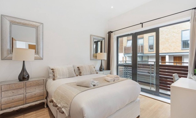 Brixton Hill Casa | Chic 2Bed/Pr Parking/Clapham