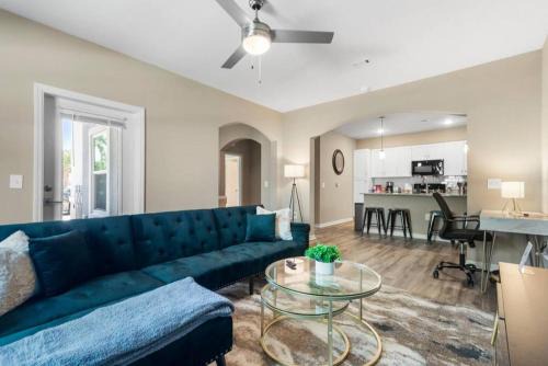 Melbourne Apartamento | Chic 2BR/2BA Condo: Pool & More!