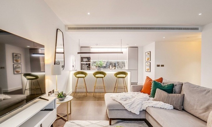 White City Apartamento | Chic 2BR 2Bath Balcony Walk to Westfield Mall