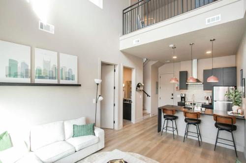 Northern Inglewood Apartamento | Chic 2BR Apt with Loft in East Nash Sleeps 6