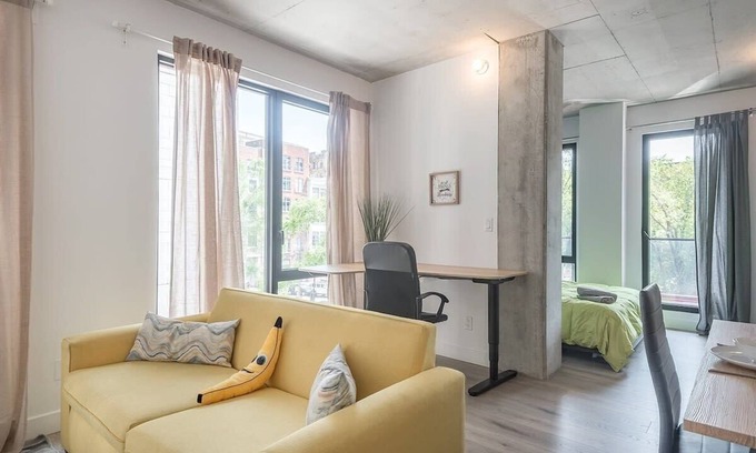 Cite Multimedia Apartamento | Chic 2BR Balcony Old Port & Downtown + Parking