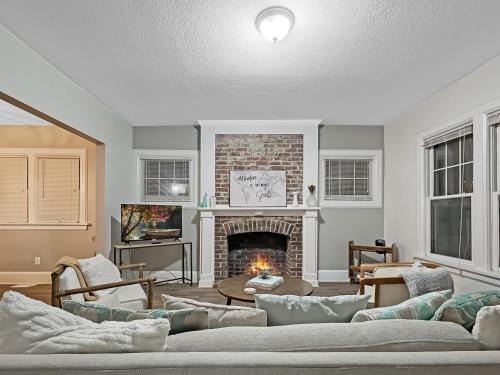 Des Moines Casa | Chic 2br Duplex Free Parking Near Hospitals