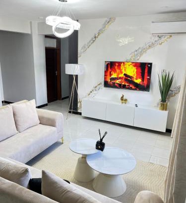 Masaki Apartamento | Chic 2BR Masaki Hide away, With POOL & GYM
