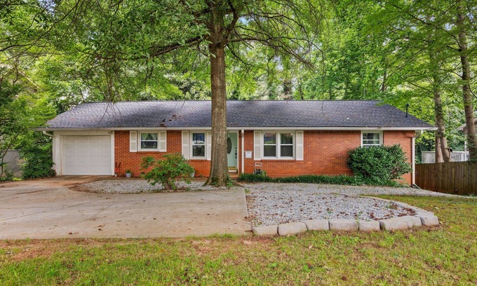 Tucker Apartamento | Chic 2BR Suite in Tucker