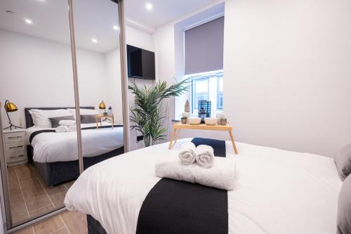 West Finchley Apartamento | Chic 2King BD Apt London with Ensuite & Pull Out Bed