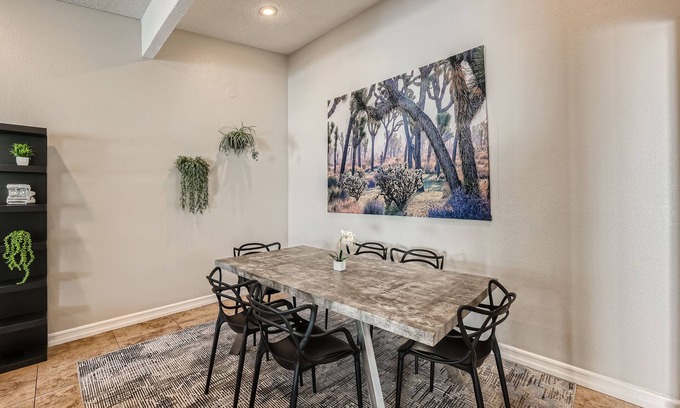 Rancho Oakey Casa | Chic 3-bedroom home in Fabulous Las Vegas with AC, WiFi, Garage Parking & more