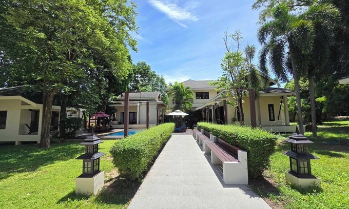Ban Saiyuan Villa | Chic 4-bedroom villa with WiFi, AC in brilliant Rawai