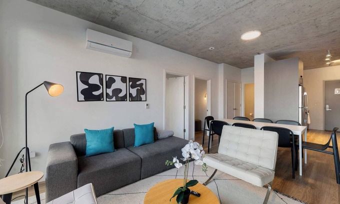 River North Hotel | Chic 4-Bedroom with Skyline Views & Amenities