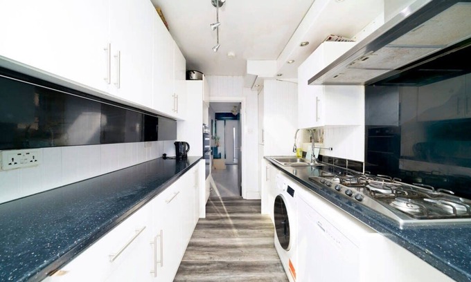 River Casa | Chic 4-BR Home with Ensuite Bath and Free Parking