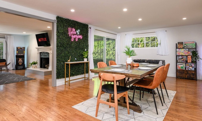 Placentia Casa | Chic 4BR Entertainer / Arcade / CLOSE to Disney