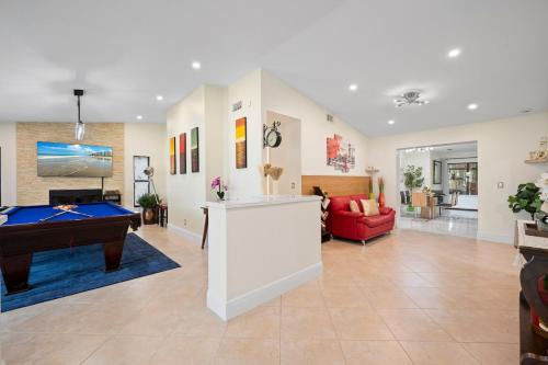 Port Saint Lucie Casa | Chic 4BR Home Hot Tub Game Room