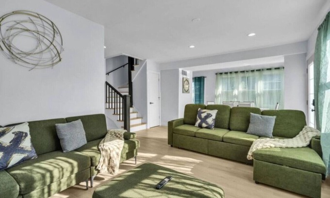 Channel Lake Casa | Chic 4BR Lakefront Canal Escape