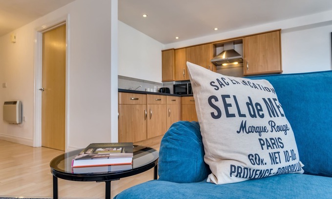 Plymouth Apartamento | Chic and Bright Apartment Near the Water