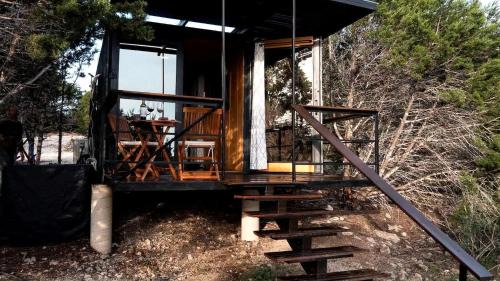 Kempner Casa | Chic and Elegant Tiny House with Fire Pit Lovely for Couples Getaways in Kempner, Texas