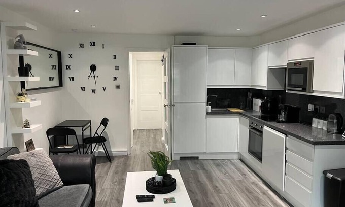 Stone Apartamento | Chic and Modern Flat: Perfect for Exploring Kent!