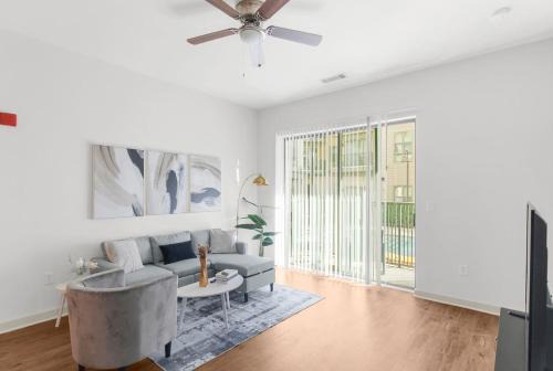 Five Points South Apartamento | Chic and Newly Furnished 1Bedroom Gem with Sleek Amenities