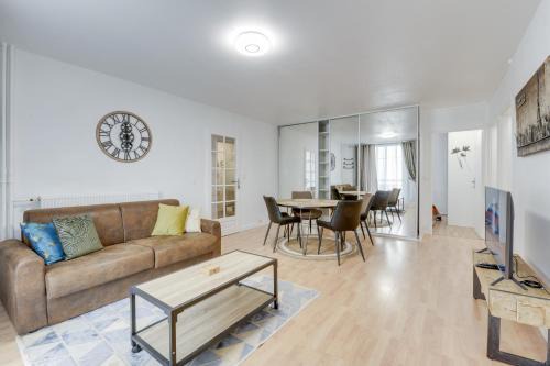 Saint-Germain-en-Laye Apartamento | Chic and spacious apart with parking