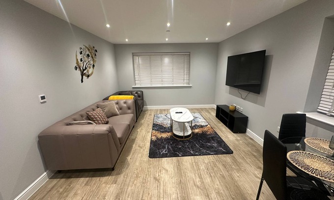 Ewell Apartamento | Chic and spacious 2 bedroom, 2 bath Apartment