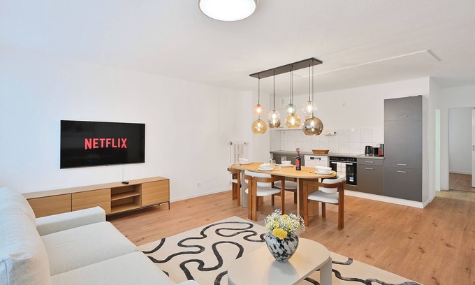 Wuppertal Apartamento | Chic and Spacious 2Room Apartment in Wuppertal Center with Free WiFi and Kitchen