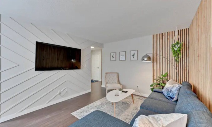 Southwest Edmonton Casa | Chic and Spacious 3-BDRM Retreat near U of A