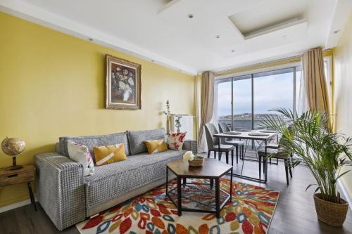 Colombes Apartamento | Chic and spacious apart with parking