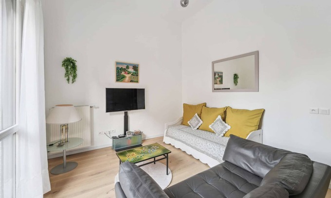 Asnieres-sur-Seine Apartamento | Chic apart terrace garden parking