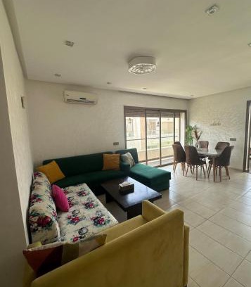El Mansouria Apartamento | Chic apartment with a pool view