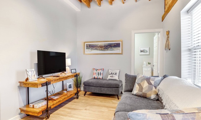 Canandaigua Apartamento | Chic Apt in the Heart of Downtown Canandaigua