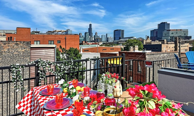 West Town Casa | Chic ART+1700sqf +3BR Home360° Roof+HotTub+CarGarage+12Guests