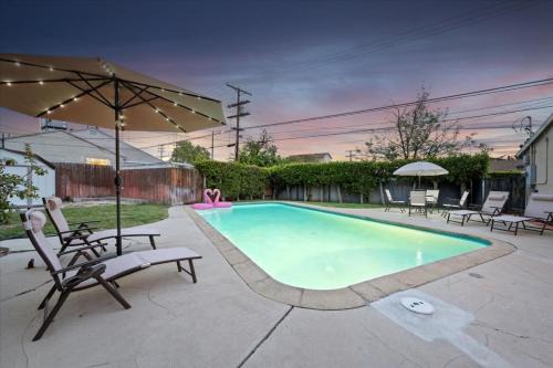 North Hollywood Casa | Chic Boho Retreat - Pool, Patio, Mini Golf & Arcade, Mins from Universal Studios!