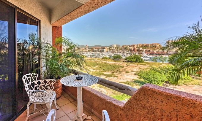 Centro Condominio | Chic Cabo San Lucas Getaway < 2 Miles to Beaches!