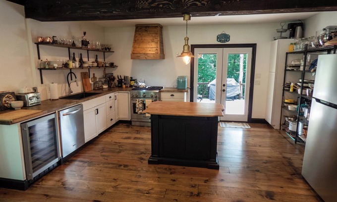 Harris Otro | Chic Catskills Farmhouse