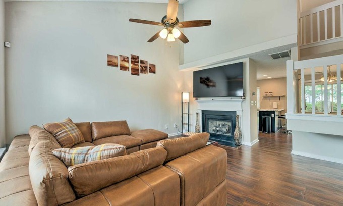 Charlotte Casa | Chic Charlotte Townhome with Community Pool