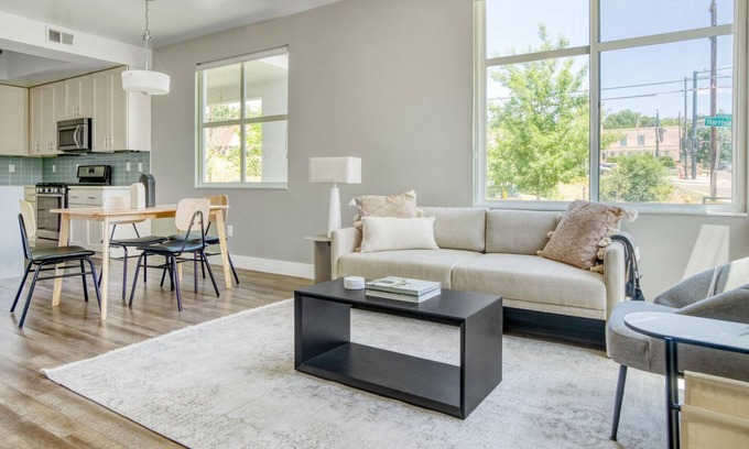 Cherry Creek Apartamento | Chic Cherry Creek 3BR w/ W/D, next to Mall, by Blueground