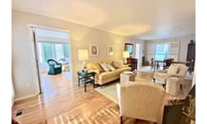 Quogue Casa | Chic, clean, comfortable Hamptons getaway in gorgeous beach town!