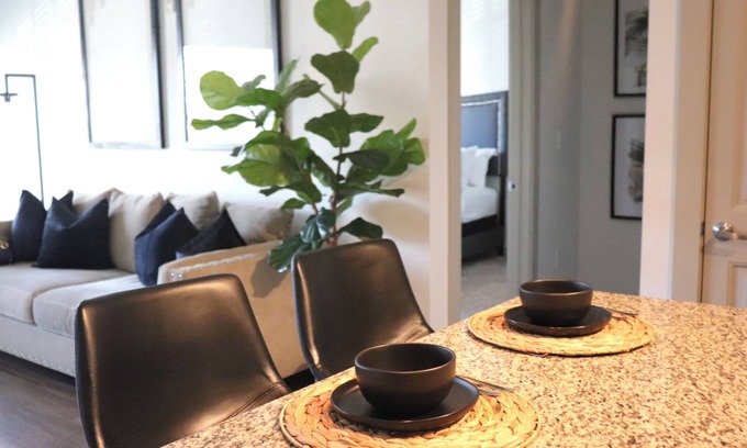 East Point Apartamento | CHIC/CLEAN & COZY APARTMENT w/Free parking/ Free wifi/ Free Netflix