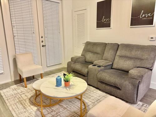 Spring Apartamento | Chic Comfort Close to Everything