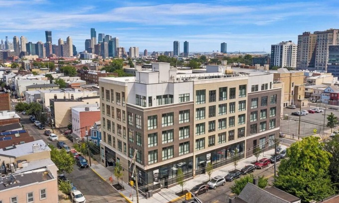 The Heights Apartamento | Chic 2bed 10 min to Soho w Rooftop & Free Parking