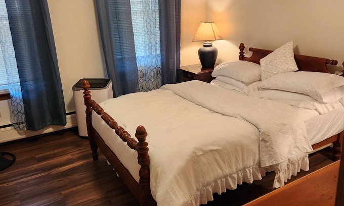 Pittsfield Apartamento | Chic corporate apartment in wonderful Pittsfield with AC, WiFi