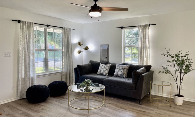 Waco Cabaña | Chic Cottage - Minutes from Baylor & Downtown Waco