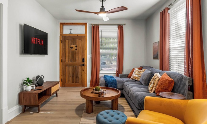 Northside Casa | Chic, cozy & spacious 4-bedroom house in Pueblo with large private backyard