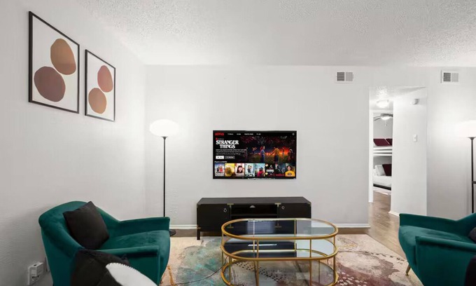 Zilker Casa | Chic & Cozy Zilker Park 2BR Walkable & Stylish