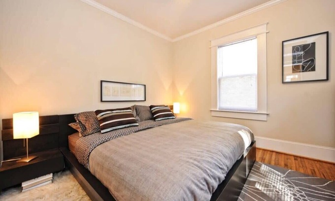 Dilworth Apartamento | 2101 Kirkwood #6:Chic 1BR in heart of CLT w/ Porch