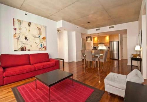 Gay Village Apartamento | Chic Downtown Montreal Condo 2 Bed 2 Bath Free Indoor Parking