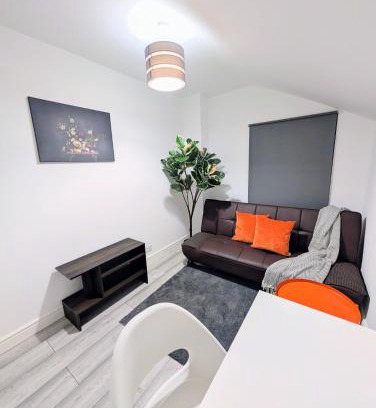 Wainscot Apartamento | Chic En-suite Room with Office Garden and Parking