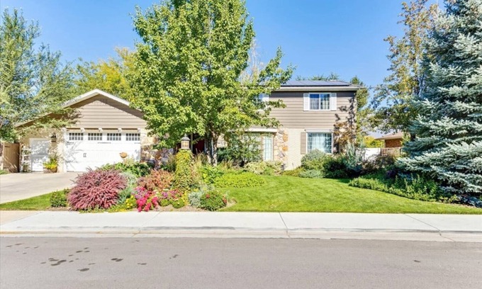 Orem Casa | Chic Escape:Pet Friendly w/Modern Charm & Waffles!