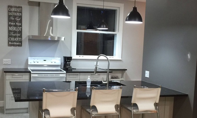 Desjardins Casa | Chic et jolie maison avec SPA, cour privé, BBQ, salle de bain de luxe